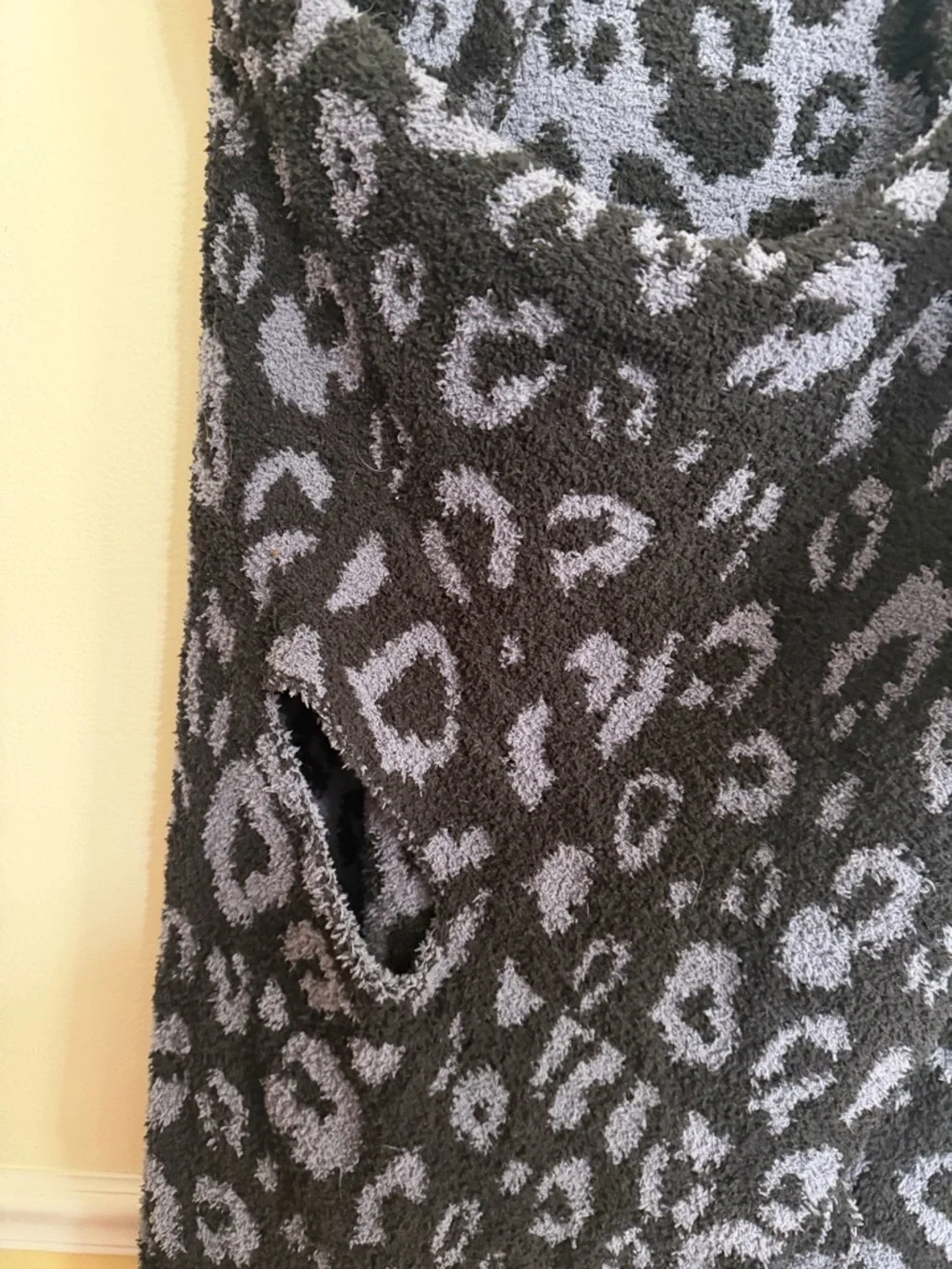 Walmart Cozy Black & Gray Leopard Print Fuzzy Shawl Cardigan One Size Comfy